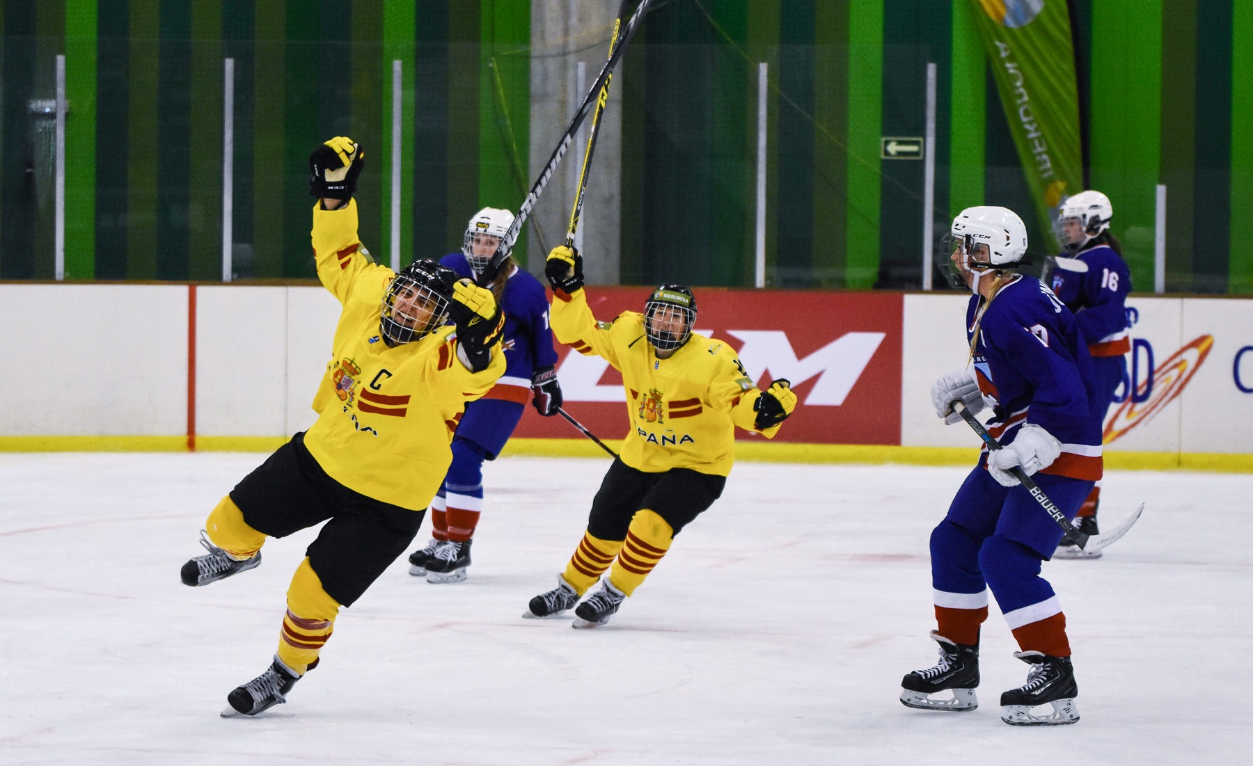 , España debuta con una victoria en el último minuto, Real Federación Española Deportes de Hielo