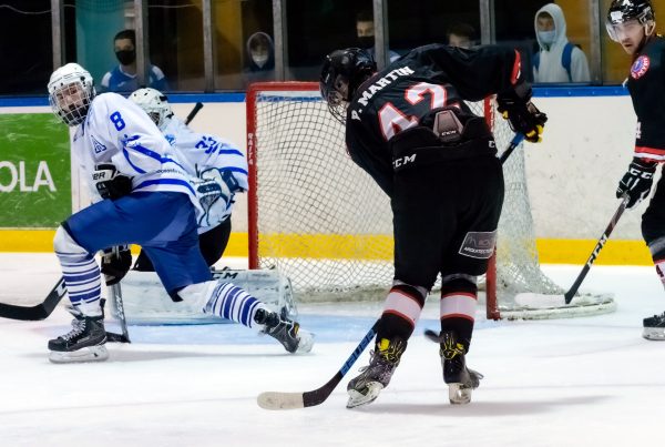 , El SAD Majadahonda suma su primera victoria ante el CHH Txuri Urdin, Real Federación Española Deportes de Hielo