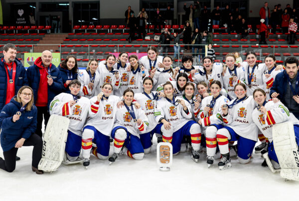 hockey hielo, España logra el bronce en el Mundial de Hockey Hielo U18 femenino de Katowice, Real Federación Española Deportes de Hielo